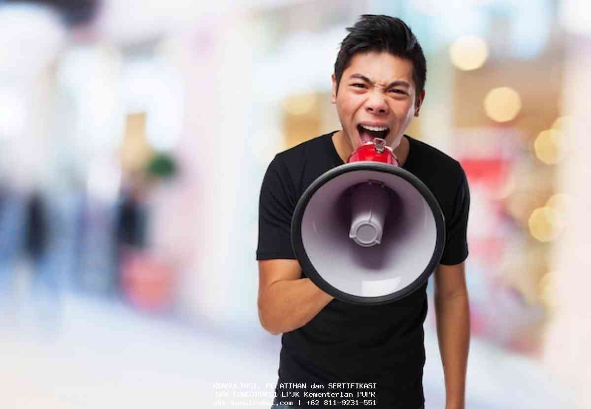 Skandal Trans7: Lecehkan Pesantren & Kiai? Mengapa Tagar #BoikotTrans7 Meledak! boikot trans7, skandal trans7, trans7 pesantren lirboyo, kiai lecehan, etika jurnalisme indonesia, d